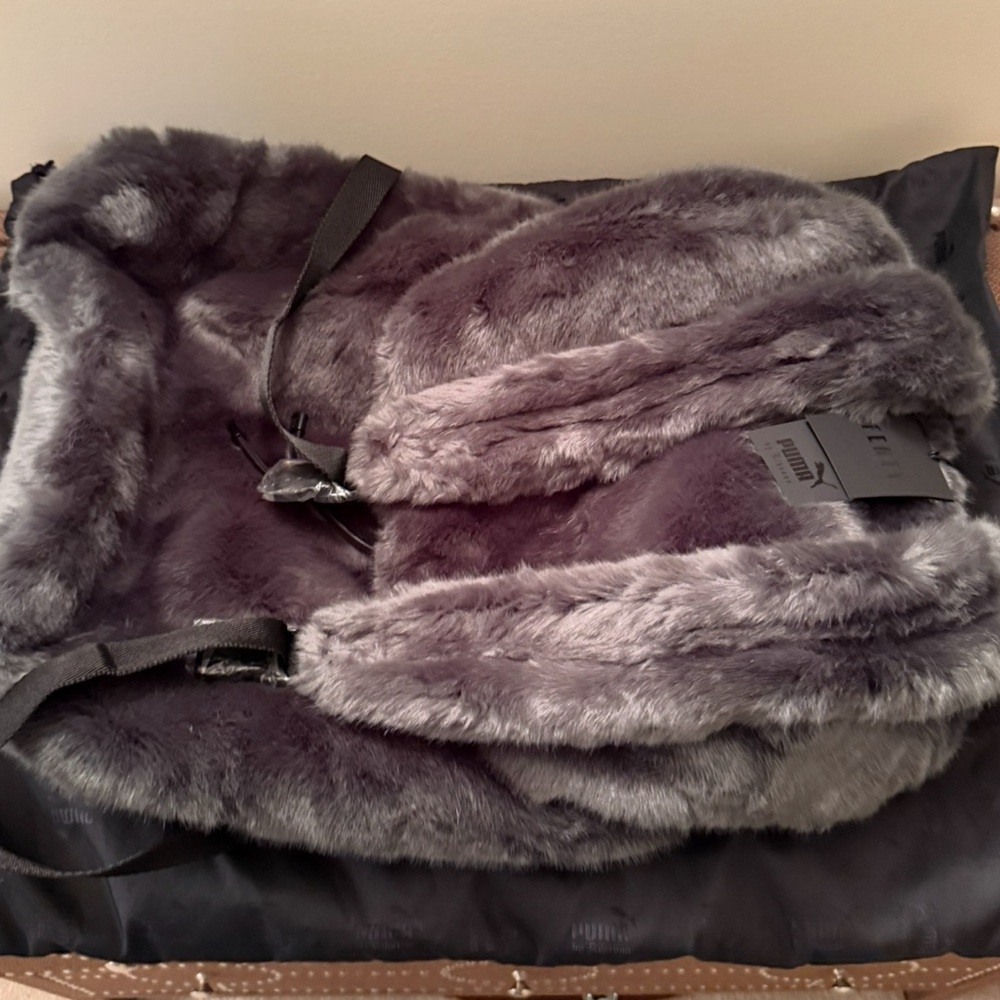 VINTAGE NWT PUMA / FENTY BY RIHANNA FUR BACKBACK- DARK GRAY HEATHER.